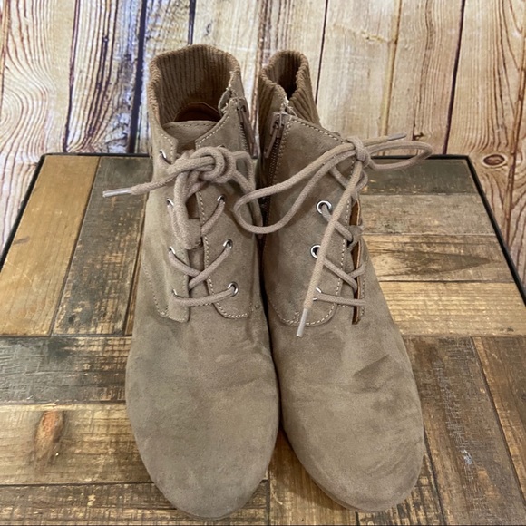 Taupe lace up justice booties size 8 - Picture 4 of 10